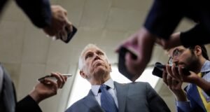 Las primarias de Carolina del Norte lanzan una batalla total para reemplazar al senador republicano saliente Thom Tillis