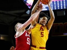 Hombres de la USC derrotados por Nebraska después de tomar ventaja en el medio tiempo
