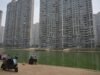 A medida que la economía de China se desacelera, algunos compran apartamentos baratos para ‘jubilarse’ anticipadamente